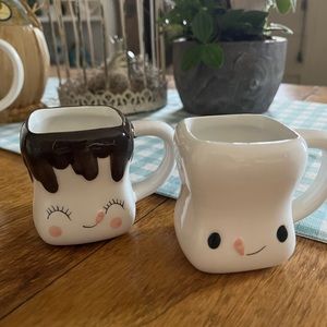 A set of 2 marshmallow mini mugs with handles.  Pairs well with Rae Dunn.